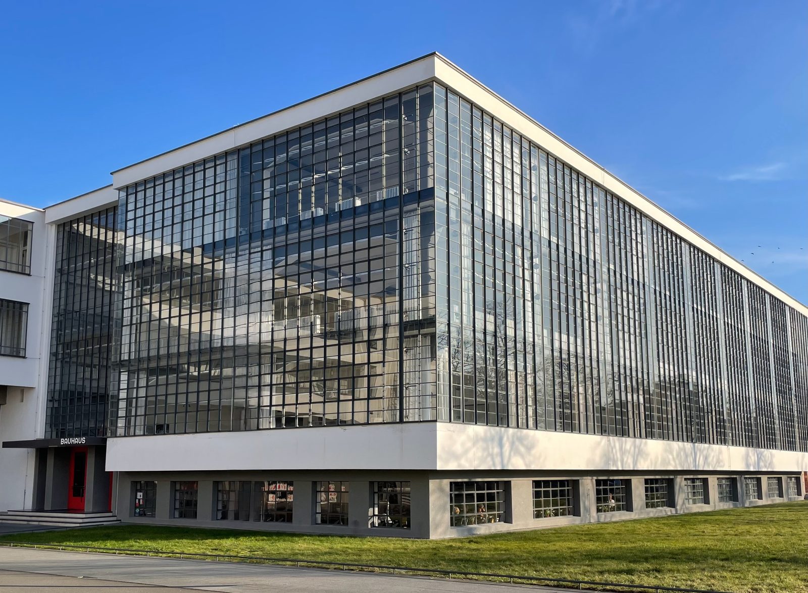 Glasfassade des Bauhausgebäudes