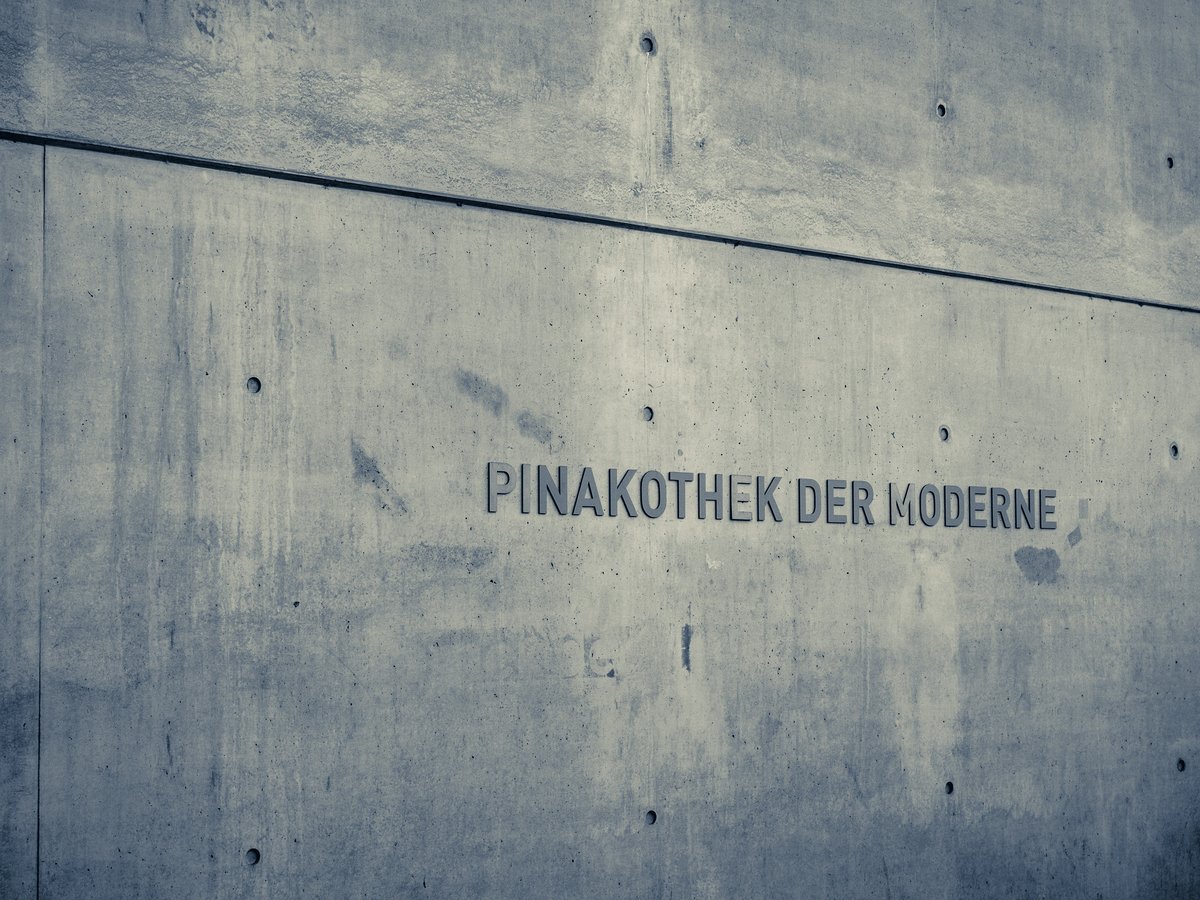 Pinakothek der Moderne lettering on an exposed concrete wall